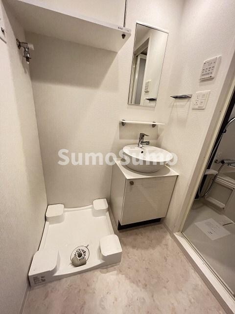 物件内観写真10　(明るい洗面所です)