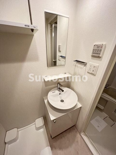 物件内観写真20　(朝の身支度には欠かせない独立洗面化粧台)