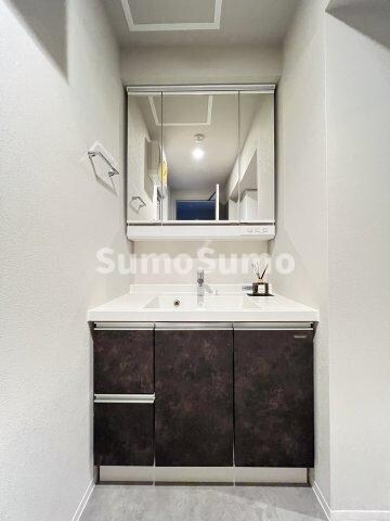 物件内観写真3　(忙しい朝には欠かせない洗面所です)