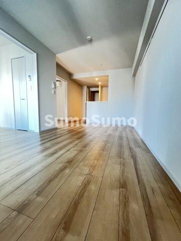 物件内観写真13　(広々とした洋室です)