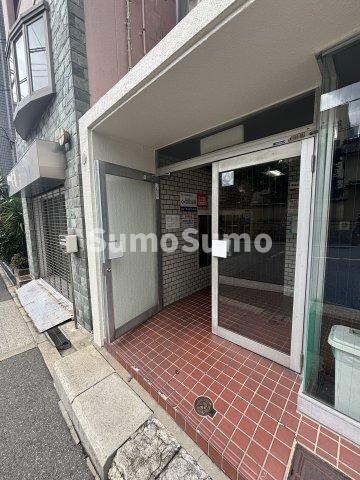 物件外観写真2　(清潔なエントランスです)