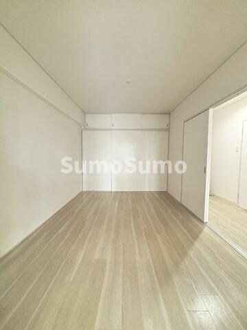 物件内観写真8　(使い勝手のいい寝室です)