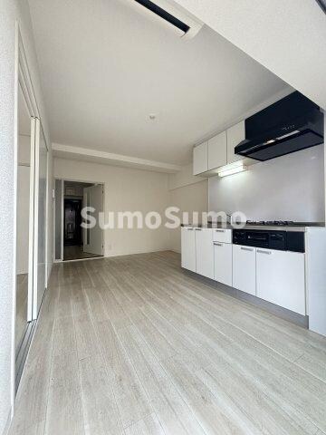 物件内観写真17　(こちらのリビングで趣味の時間をお楽しみください)