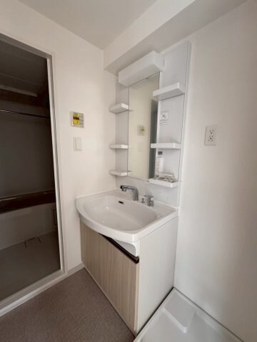 物件内観写真11　(使いやすい洗面所です)