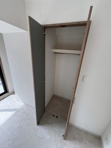 物件内観写真12　(収納豊富です)