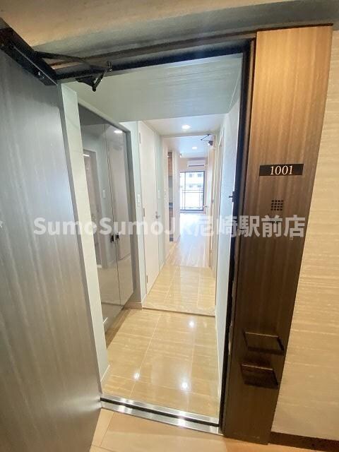 物件内観写真2　(シンプルで使いやすい玄関です)