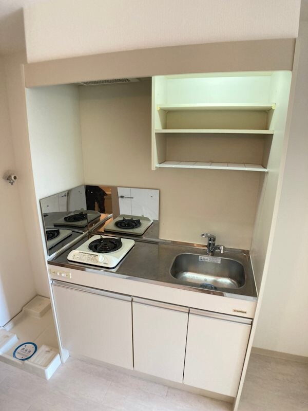 物件内観写真6　(コンパクトなキッチンで掃除もラクラク)