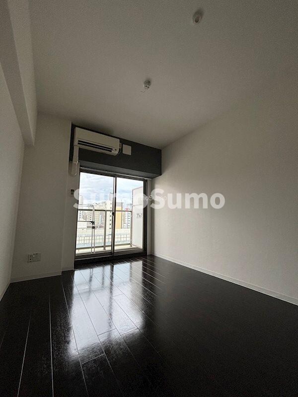 物件内観写真7　(開放的な寝室です)