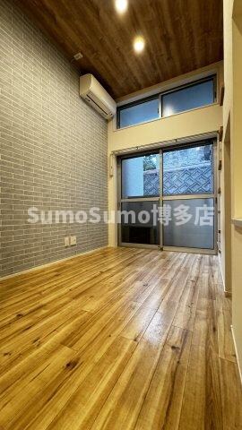 物件内観写真7　(ゆったりとした居間です)