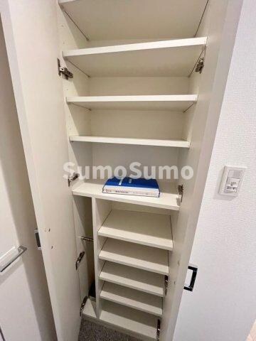 物件内観写真9　(収納豊富です)