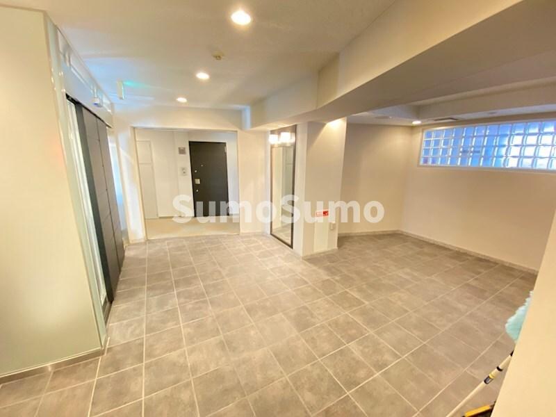 物件外観写真3　(ゆとりのあるロビーです)