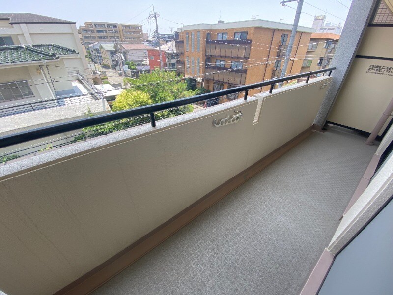 物件内観写真10　(バルコニーがあります)