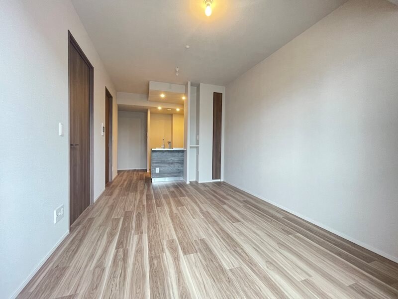 物件内観写真6　(ゆったりとした居間です)