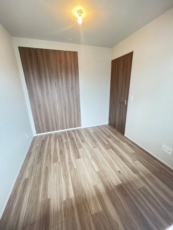 物件内観写真8　(使い勝手のいい寝室です)