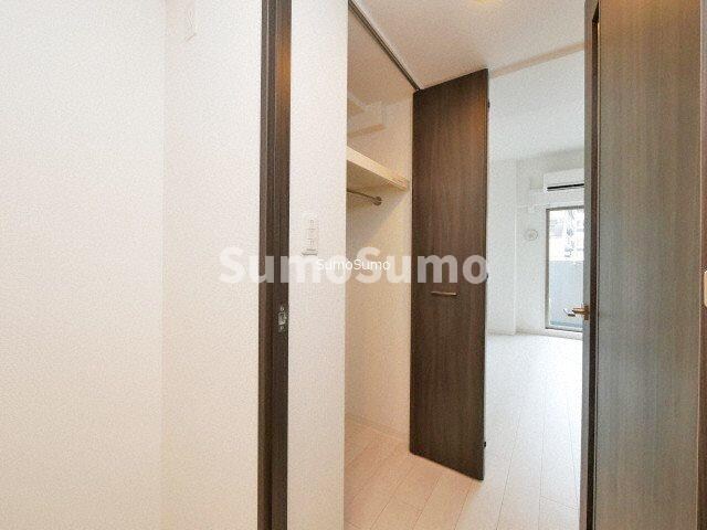 物件内観写真11　(小物を収納するのに便利です)