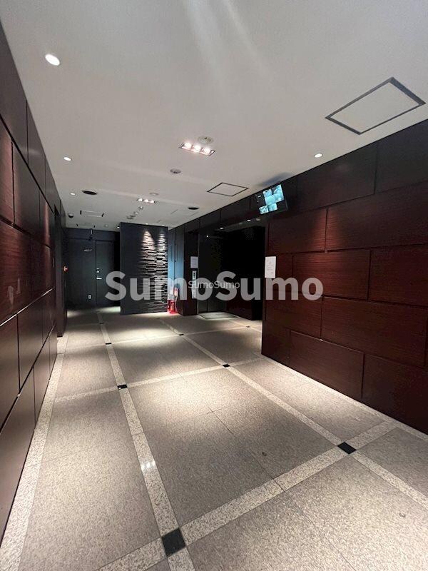 物件外観写真3　(ゆとりのあるロビーです)