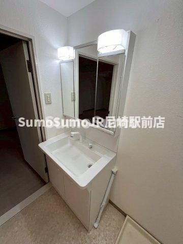 物件内観写真8　(独立洗面化粧台付き)