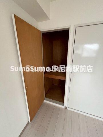 物件内観写真13　(小物を収納するのに便利です)