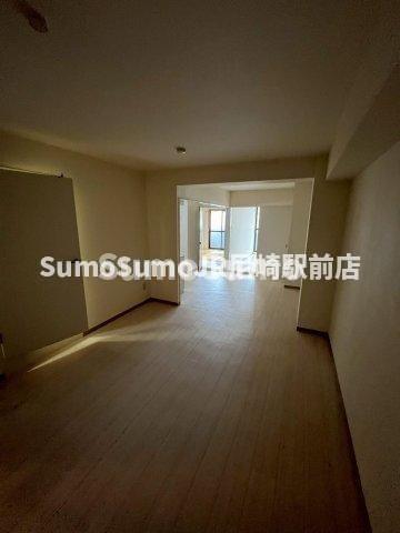 物件内観写真14　(ゆったり過ごせる居間です)