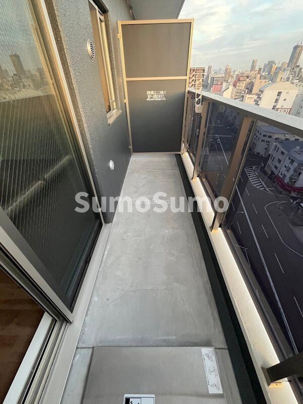 物件内観写真9　(暖かな日差しのふりそそぐバルコニー)