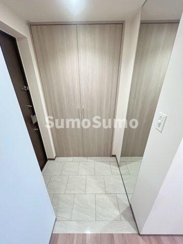 物件内観写真4　(収納もある玄関です)