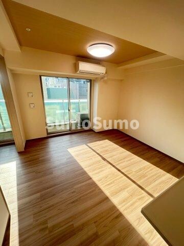 物件内観写真5　(ゆったりとした居間です)