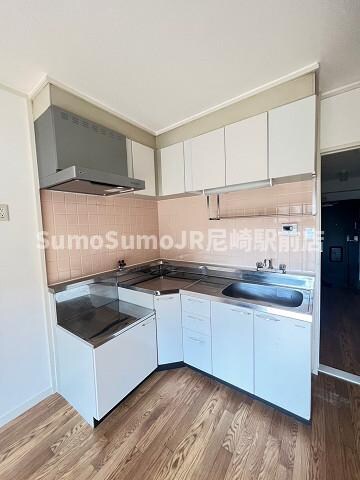物件内観写真15　(コンパクトなキッチンで掃除もラクラク)