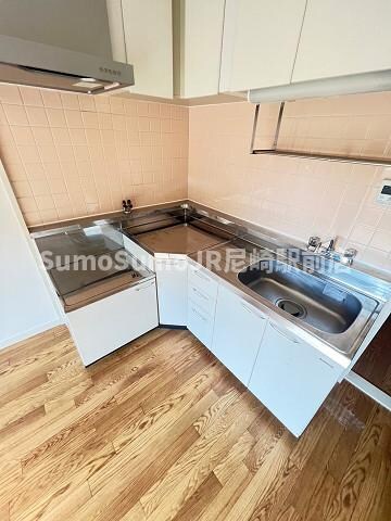 物件内観写真16　(コンパクトなキッチンで掃除もラクラク)