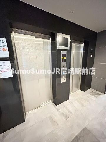 物件内観写真7　(忙しい朝に嬉しいエレベーター2基。)