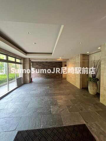 物件外観写真2　(建物の内部です)