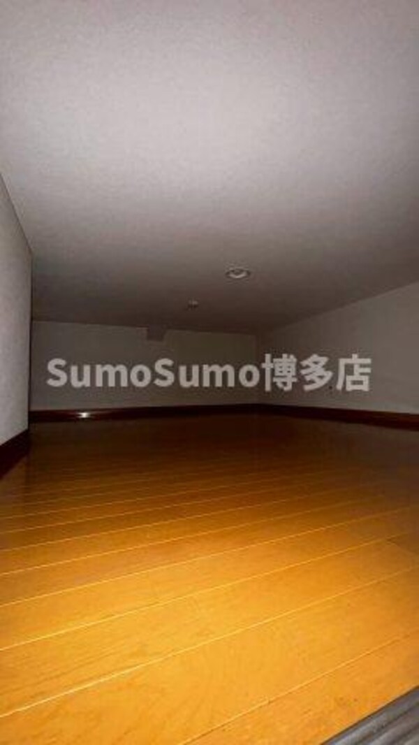 寝室(広くて明るい寝室)