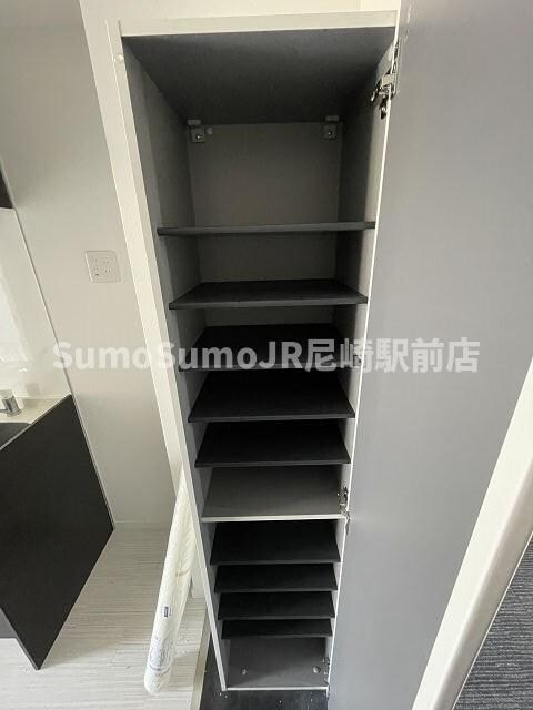 物件内観写真14　(たっぷりとした収納スペースです)