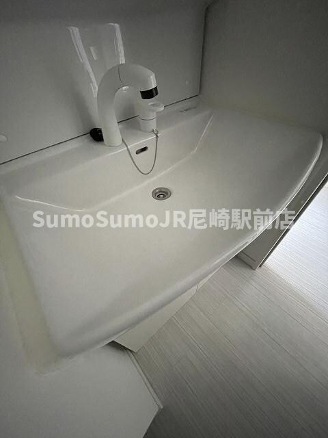 物件内観写真18　(使いやすい独立洗面台です)