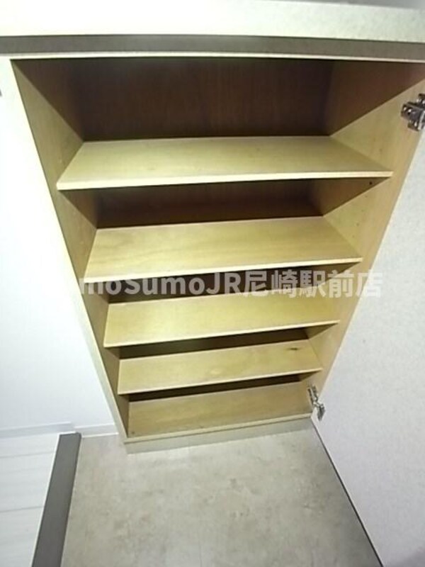 収納(小物を収納するのに便利です)