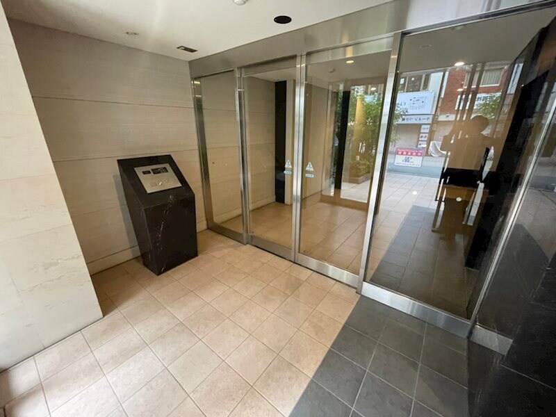 物件外観写真2　(エントランスです)