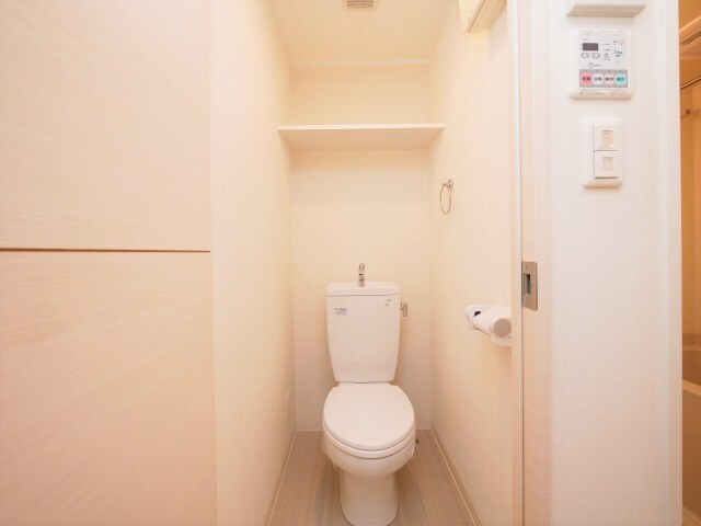 物件内観写真10　(ゆったりとした空間のトイレです)