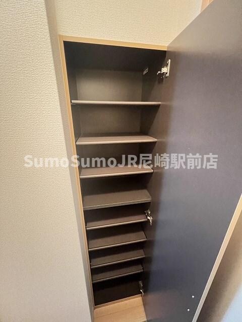 物件内観写真12　(たっぷりとした収納スペースです)