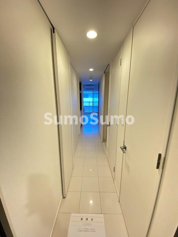 物件内観写真5　(明るい玄関です)