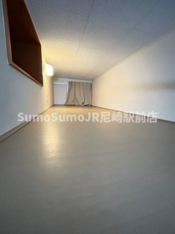 寝室(落ち着いて過ごせるお部屋なので、寝室にいかがでしょうか)