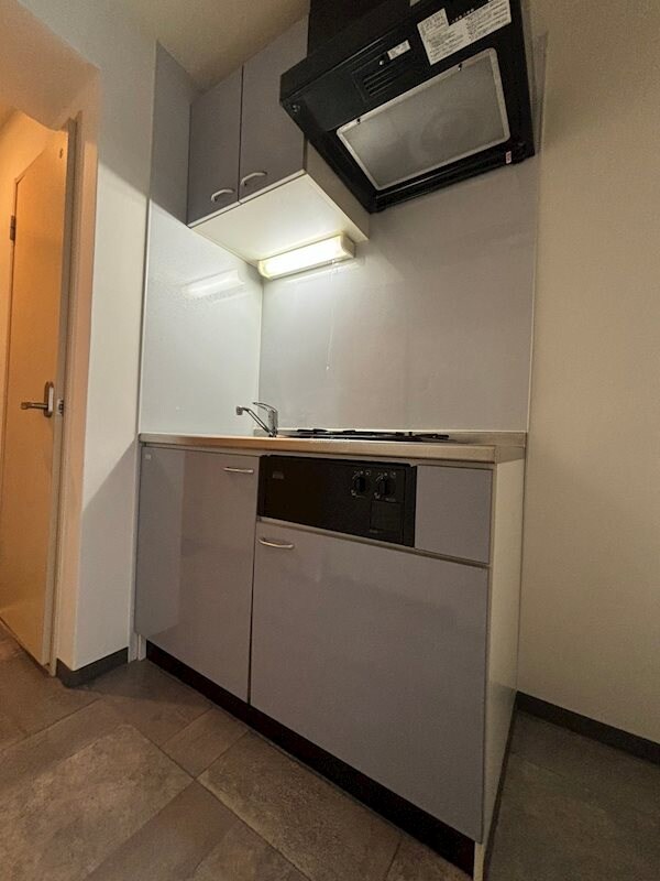 物件内観写真6　(コンパクトなキッチンで掃除もラクラク)