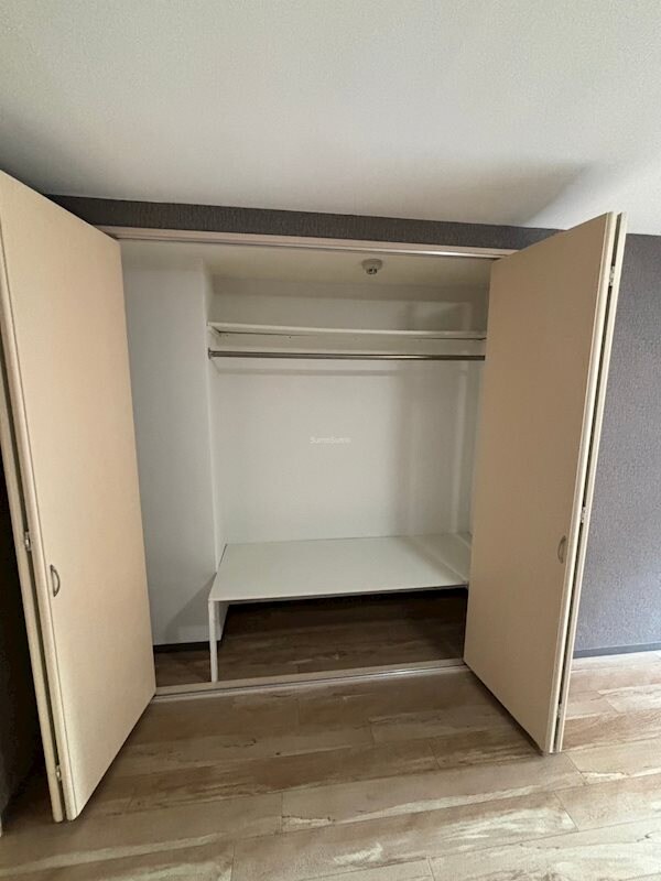 物件内観写真12　(小物を収納するのに便利です)