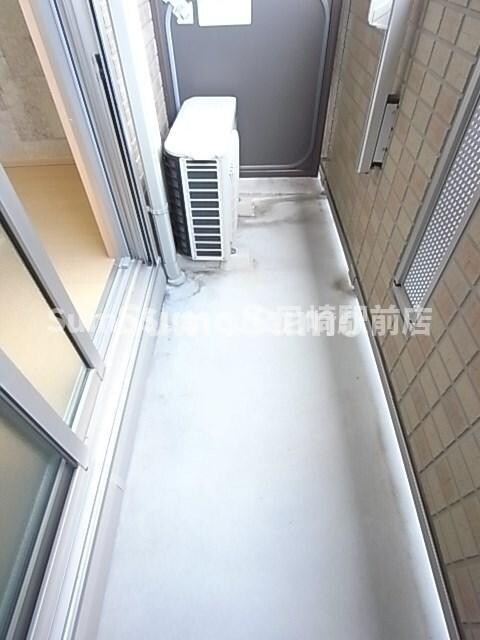 物件内観写真17　(暖かな日差しのふりそそぐバルコニー)