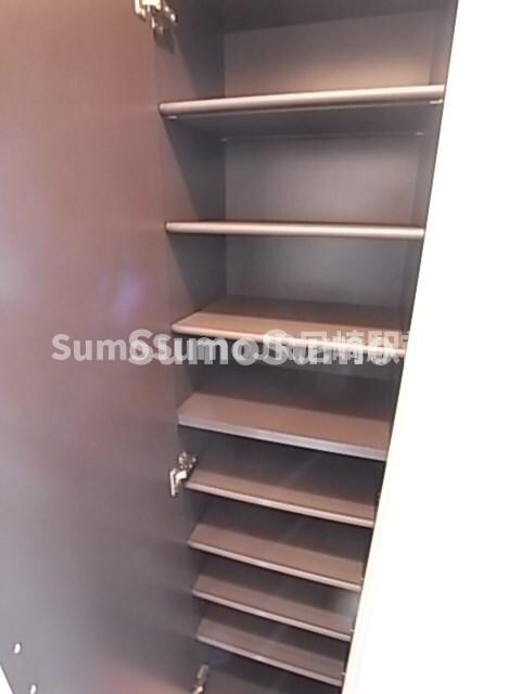 物件内観写真23　(ちょっとした収納スペースも充実しています)