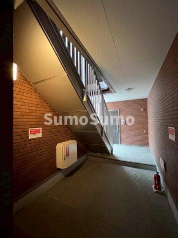 ロビー・ラウンジ(建物の内部です)