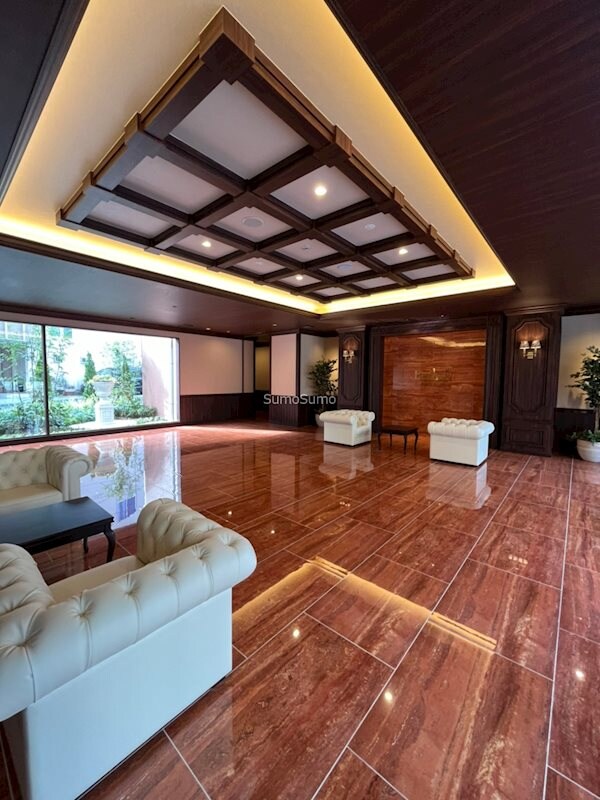 物件外観写真3　(建物の内部です)