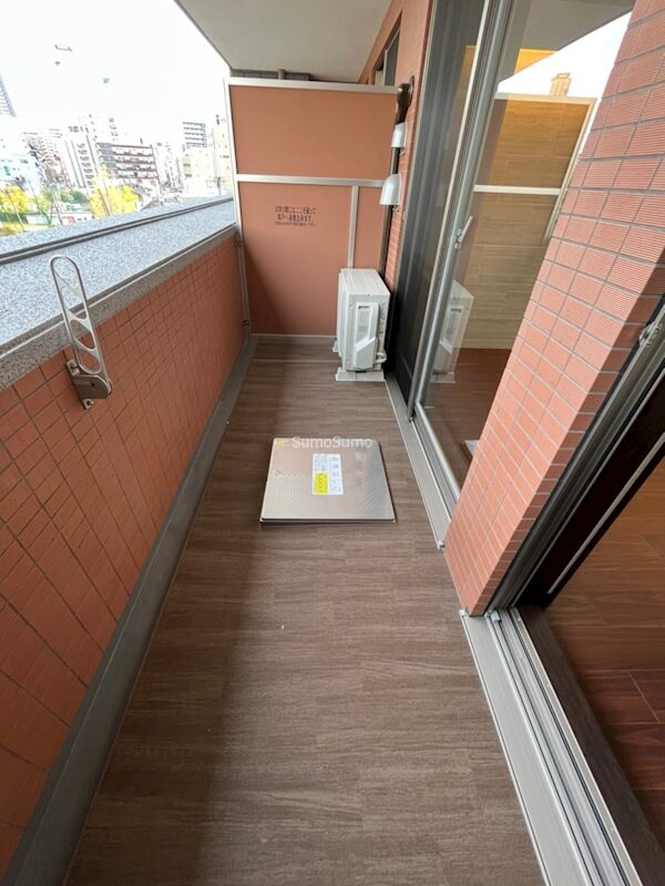 物件内観写真9　(暖かな日差しのふりそそぐバルコニー)