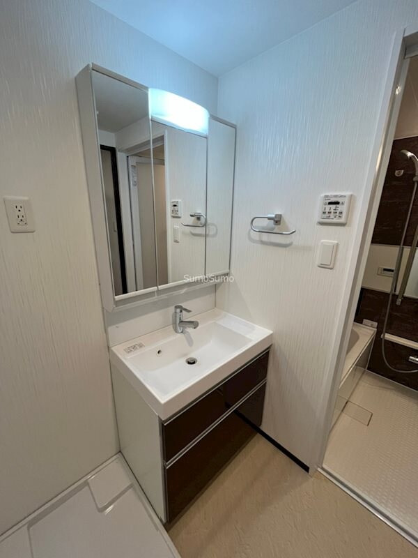 物件内観写真11　(脱衣スペースもあります)