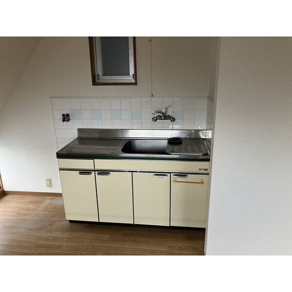 物件内観写真5　(コンパクトなキッチンで掃除もラクラク)