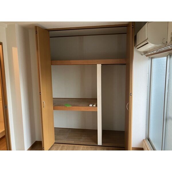 物件内観写真11　(小物を収納するのに便利です)