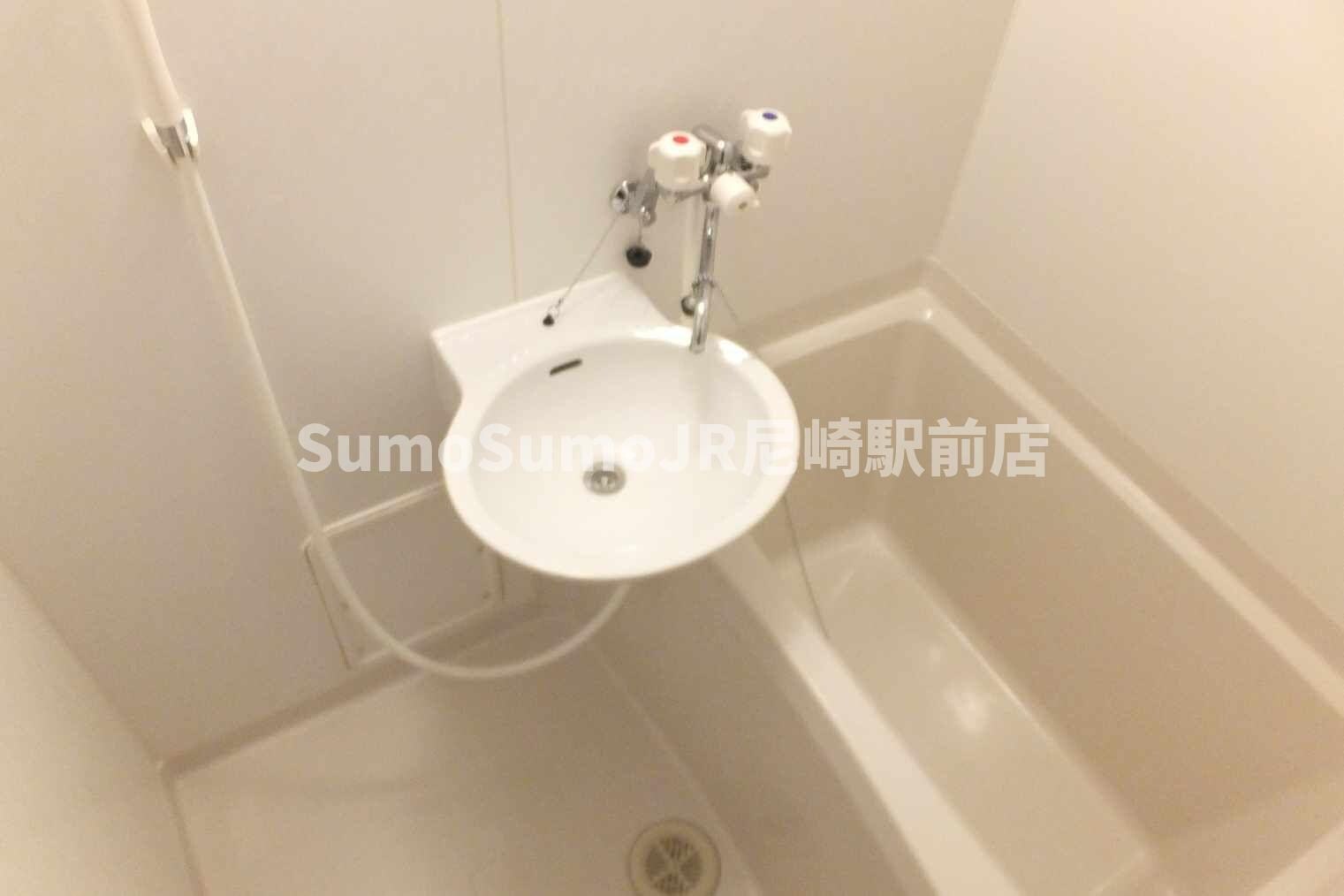 物件内観写真2　(忙しい朝には欠かせない洗面所です)